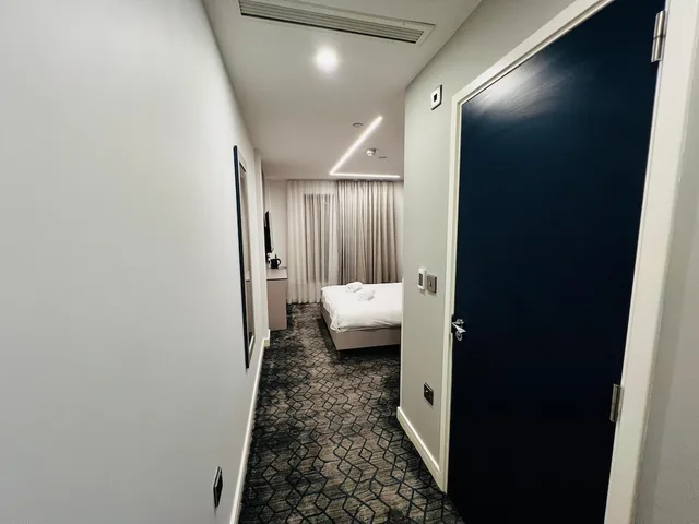 غرفة ديلوكس بسرير مزدوج أو سريرين منفصلين لذوي الإعاقة، Ilford Grand Hotel 2/2