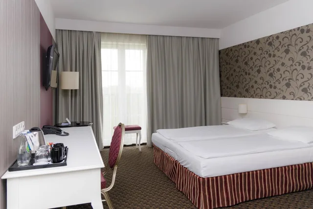 Room, Double Bed, Balcony, Lamberton Hotel 1/9