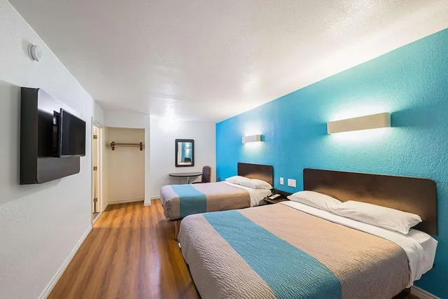 2 Full Beds Non-Smoking، Motel6 Grand Prairie, TX - Interstate 30 1/1