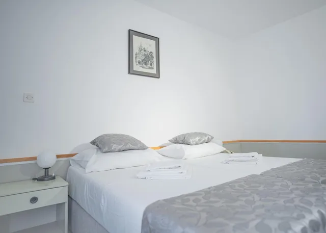 غرفة اقتصادية بسرير مزدوج أو سريرين منفصلين بشرفة، Hotel Miran Pirovac 5/10