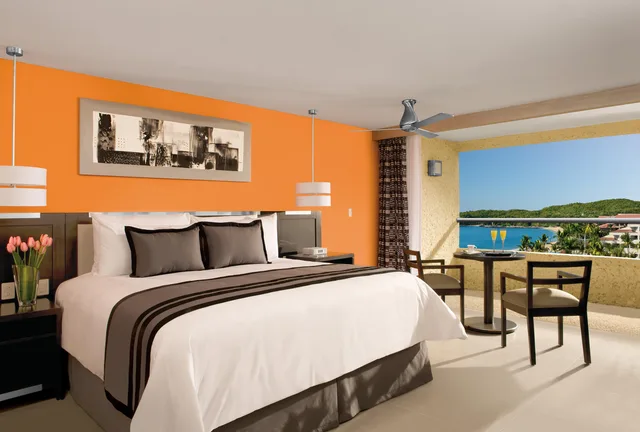 غرفة سوبيريور بسرير مزدوج بإطلالة جزئية على البحر، Dreams Huatulco Resort Spa All Inclusive 3/4