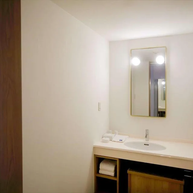 غرفة ديلوكس بسريرين منفصلين بشرفة في المبنى الرئيسي، Hotel Breezebay Marina 4/4