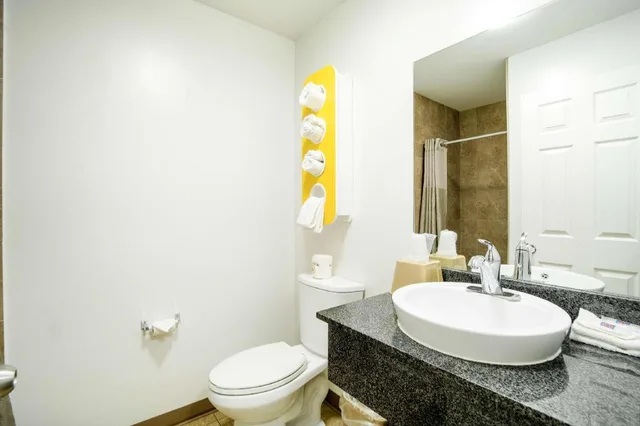 1 Queen Bed - ADA/RI Shower/Smoking/Kitchen، Studio 6 Extended Stay - Augusta, GA - Fort Gordon 8/9