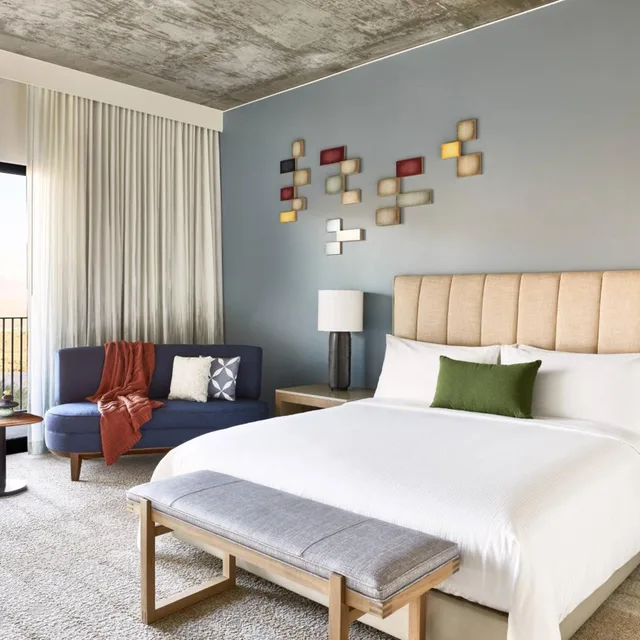 Guest Room, King Bed, Sky View, Top Floor, Adero Scottsdale Autograph Collection 1/3