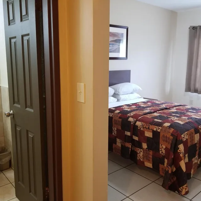 غرفة بسرير مزدوج، Parkway Inn Airport Motel 5/10
