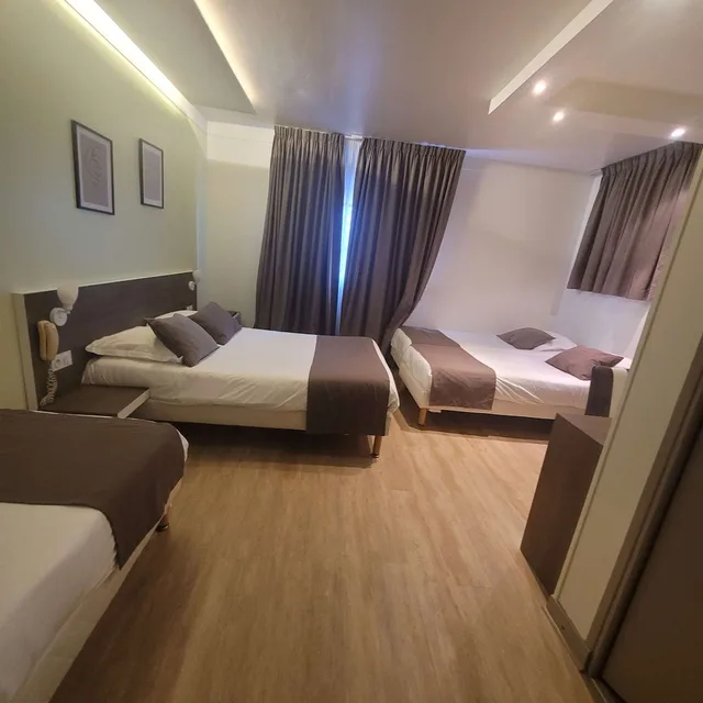 Standard, 1 Double and 3 Single Beds، Kyriad Orange Centre 1/10