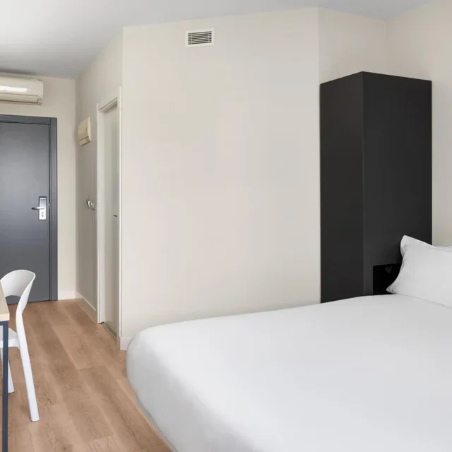 غرفة بسرير مزدوج مع سرير إضافي، B&B HOTEL Granada 6/9