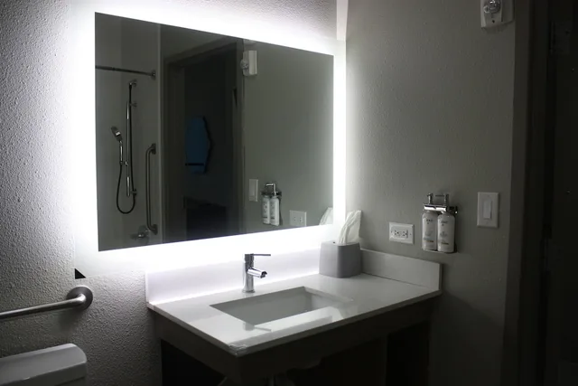 غرفة قياسية بسرير كينج لذوي الإعاقة، Holiday Inn Express Hotel & Suites Shamrock North 4/7