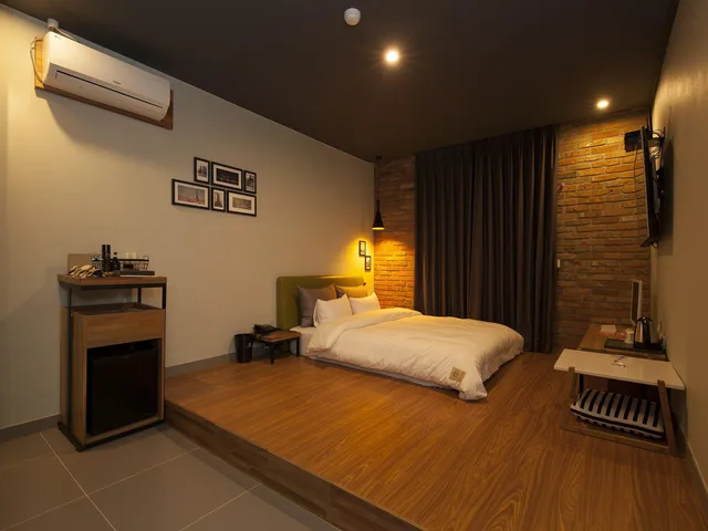غرفة تُحدَّد عند الوصول، Hotel Gray 1/1