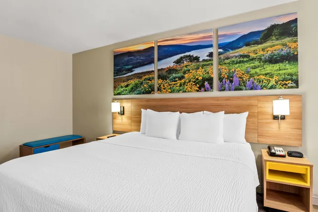 غرفة بسرير كينج، Days Inn by Wyndham Fontana / Rialto 3/6