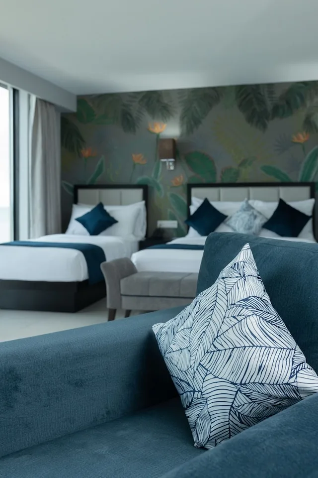 Signature, Family, 1 Queen and 1 Single Bed, Sea Front, Hotel MaRadha Colombo 5/7