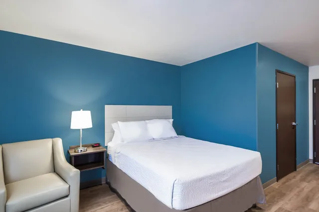 غرفة بسرير كوين لذوي الإعاقة، WoodSpring Suites Indianapolis Zionsville 2/4