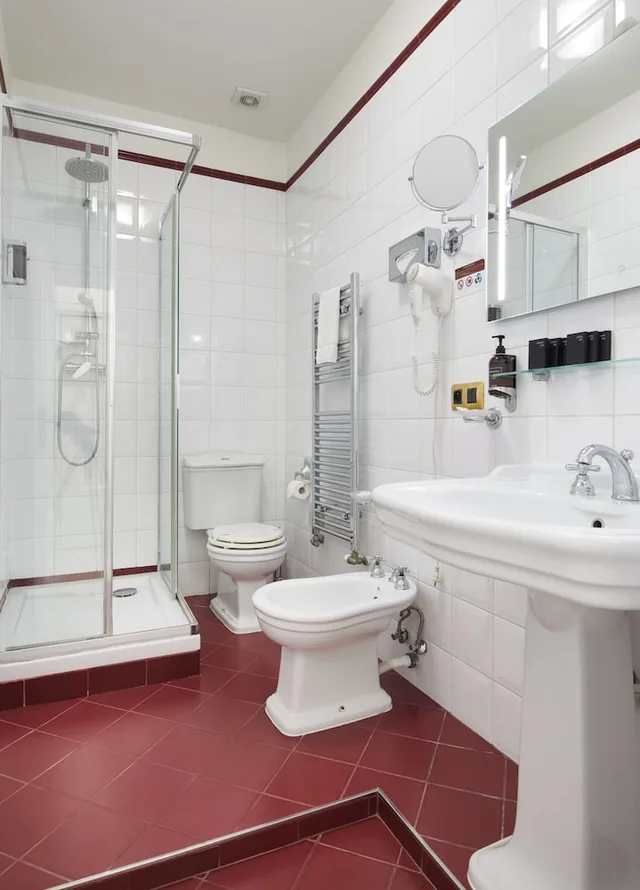 غرفة رباعية بسرير كوين وسريرين منفصلين، Hotel Bologna 7/9