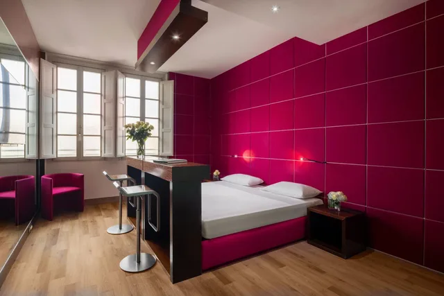 غرفة سوبيريور بسرير كوين مع أريكة، Unahotels Vittoria Firenze 2/3