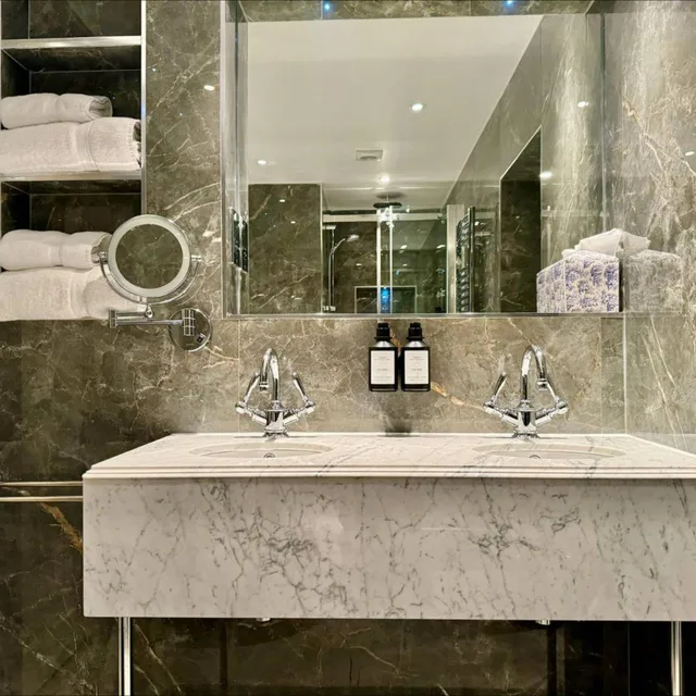جناح سوبيريور، The Leonard Hotel 4/4