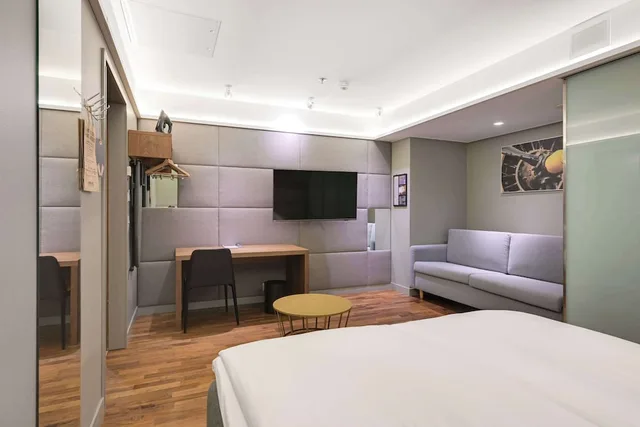 غرفة سوبيريور بسرير كوين مع أريكة، Comfort Hotel Xpress Helsinki Airport Terminal 2/6