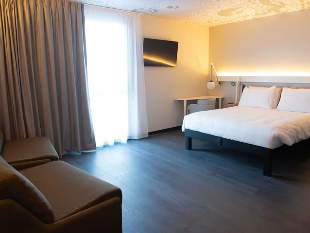 غرفة ديلوكس بسرير مزدوج مع أريكة، ibis Montlhery Paris Sud 2/5