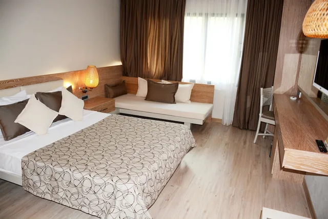 غرفة قياسية بسرير مزدوج مع أريكة، TUI MAGIC LIFE Sarigerme 1/6