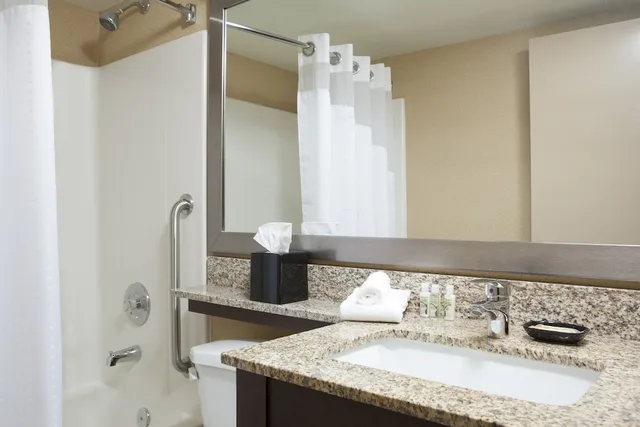 غرفة قياسية بسرير فردي، Holiday Inn Hotel And Suites Des Moines Northwest 1/1