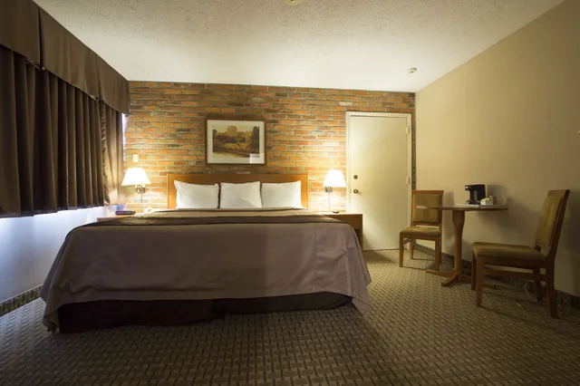 غرفة بزنس بسرير كينج، Travelodge by Wyndham Thunder Bay 5/9