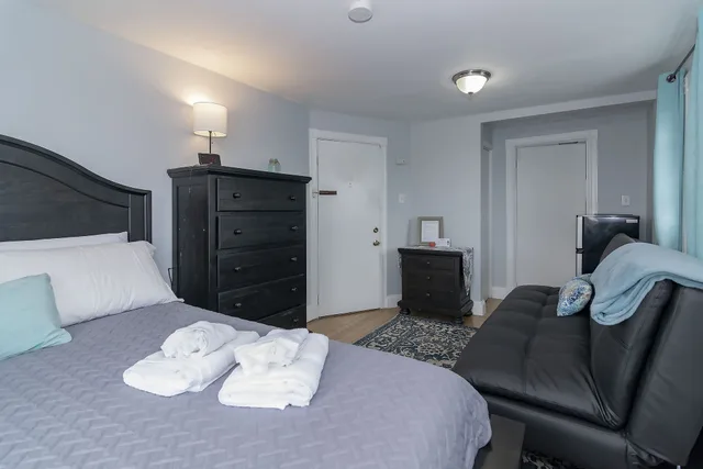 غرفة رومانسية بسرير مزدوج بإطلالة على البحر بحمام خاص، The Inn at Ocean Grove 2/5