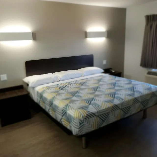 Deluxe, King Bed, Motel6 Show Low, AZ 8/10