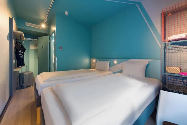 غرفة بسريرين منفصلين وسرير بطابقين، Ibis Budget Leipzig City 2/8