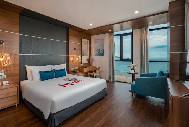 Deluxe, Double Bed, Beach Front، Haian Beach Hotel And Spa 1/8