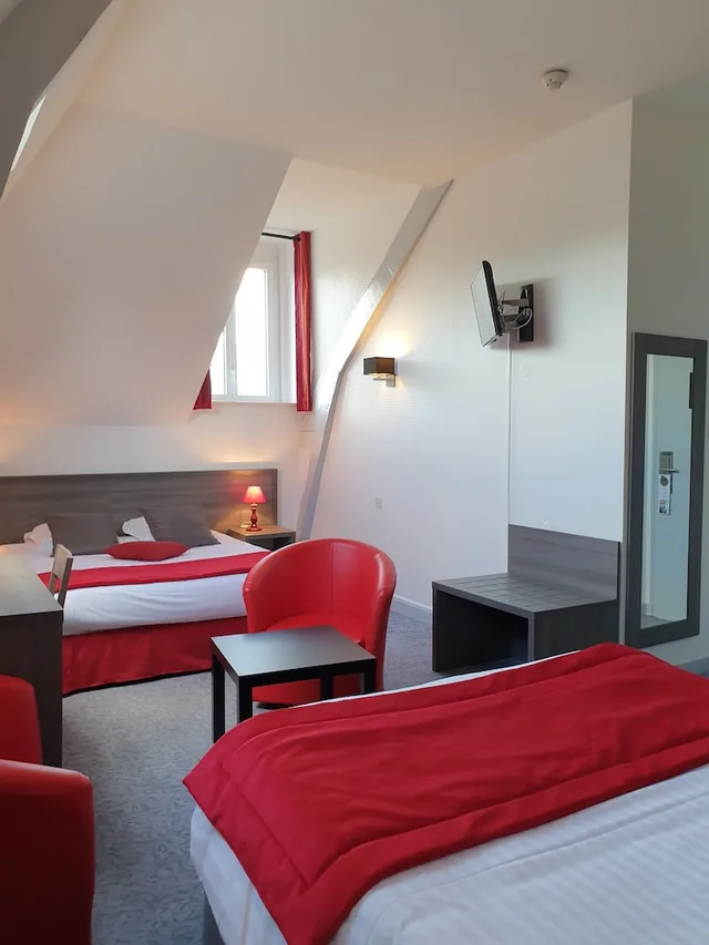 غرفة عائلية بسرير كوين، Citotel Le Rohan 1/3