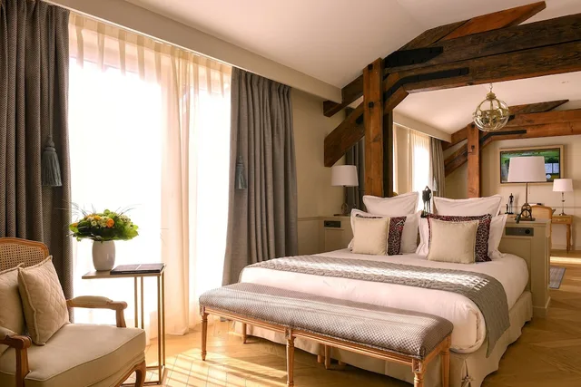 جناح جونيور بسرير كوين، Hotel Chais Monnet and Spa 1/3
