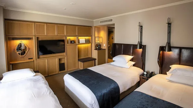 غرفة ثلاثية بسريرين منفصلين، Royal Park Takamatsu 1/1