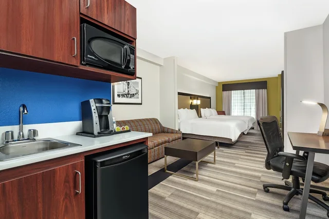جناح بسريرين كوين لذوي الإعاقة، Holiday Inn Express Hotel and Suites Florence I-95 at Hwy 327 4/6