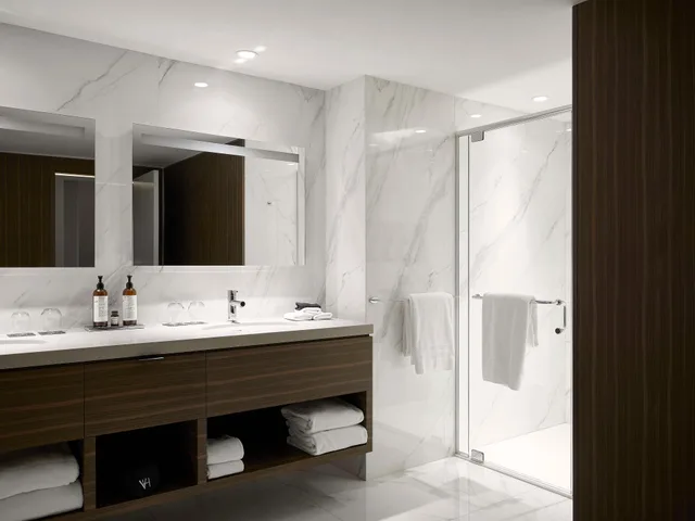Vice President, Suite, King Bed، Vogue Hotel Montreal Downtown, Curio Collection by Hilton 3/4