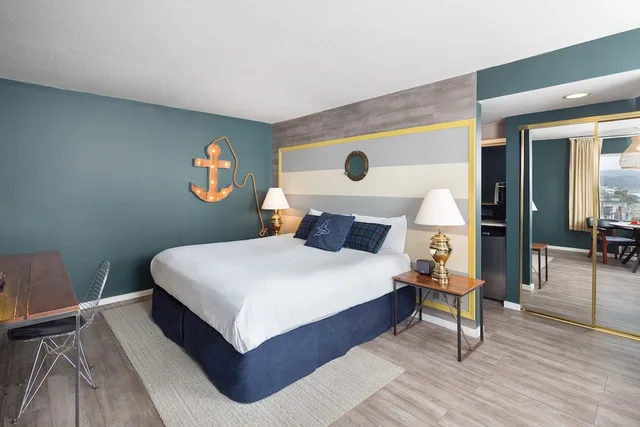 Standard, King Bed, Surftides Lincoln City 4/5