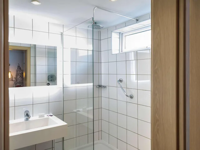 غرفة قياسية بسرير مزدوج، Mercure Cardiff North Hotel 2/2