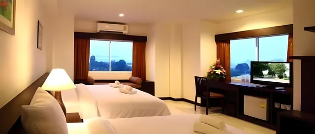 غرفة ديلوكس ثلاثية، The White Pearl Hotel 2/2
