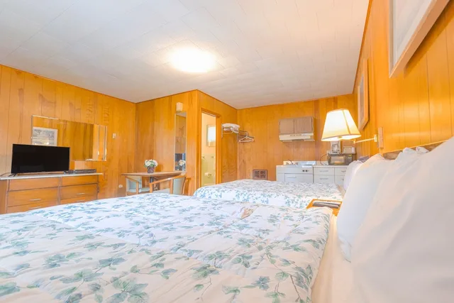 غرفة عائلية بسريرين كوين بمطبخ صغير، Parkside Motel by OYO Meadville Conneaut Lake 5/7
