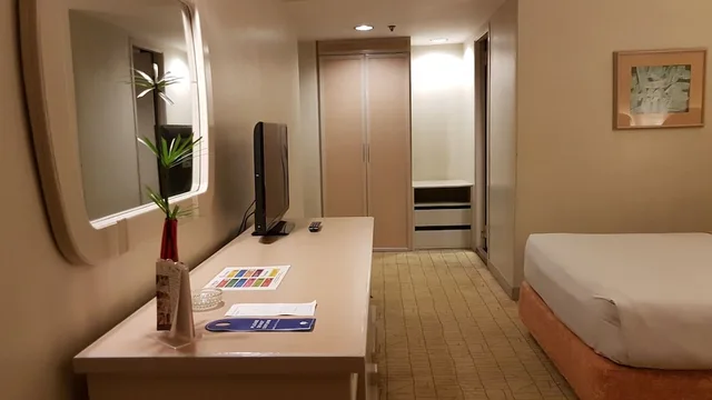 غرفة بريميير ثلاثية بسرير مزدوج وسرير فردي، Riviera Mansion Hotel 5/5