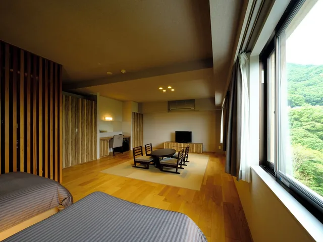 غرفة يابانية غربية بسريرين منفصلين وفرشتي فوتون في المبنى الرئيسي، Inasayama Kanko Hotel 2/3