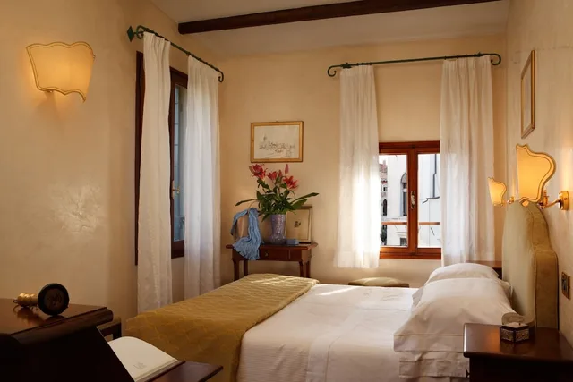 غرفة كلاسيكية بسرير كوين، Pensione Accademia Villa Maravege 3/3