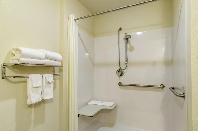 غرفة بسرير كينج لذوي الإعاقة، Cobblestone Inn & Suites - Bridgeport 7/7
