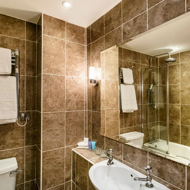 Double Bed, Pool Access، The Coniston Hotel and Country Estate 4/5