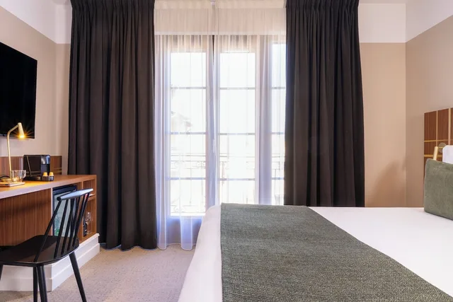 Standard, Single, Queen Bed, Le Colombier 8/10