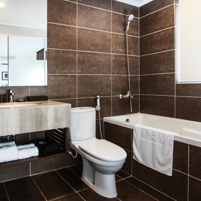 غرفة تنفيذية ثلاثية بإطلالة على المدينة بشرفة، AROMA NHA TRANG BOUTIQUE HOTEL 7/7