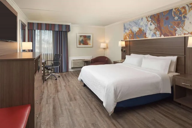 Room, King Bed, Executive Level، Wyndham Executive Center Columbia 1/1