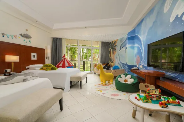 غرفة عائلية بسريرين مزدوجين بإطلالة على الحديقة بشرفة، Sheraton Sanya Resort 5/7