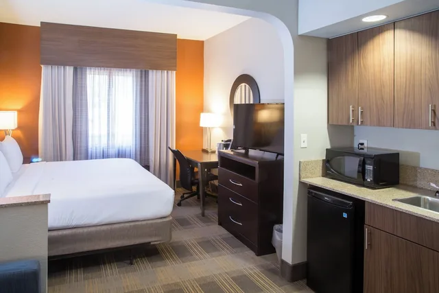 غرفة قياسية بسرير كينج لذوي الإعاقة، Holiday Inn Express Hotel Suites Oxford 1/4