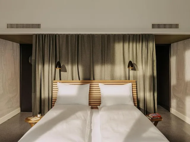 غرفة كلاسيكية بسرير مزدوج في الطابق العلوي، Volkshaus Basel Hotel 1/1