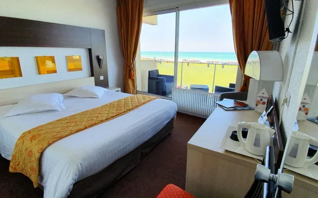 غرفة سوبيريور بسرير مزدوج أو سريرين منفصلين بإطلالة على البحر، HOTEL WINDSOR 1/4