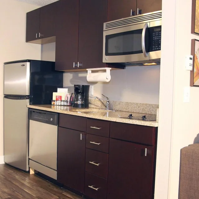جناح بسرير كوين بغرفة نوم واحدة مع أريكة بحوض استحمام لذوي الإعاقة، Towneplace Suites By Marriott Albany Downtown Medical Center 6/7